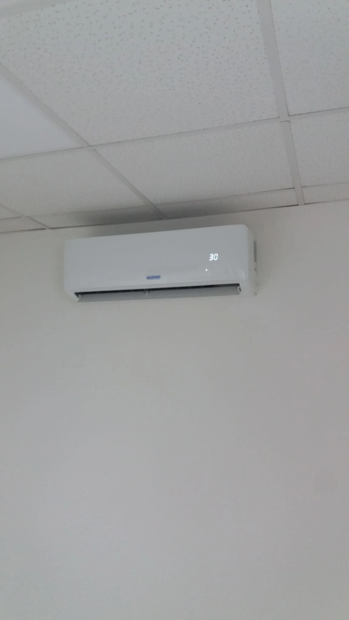 Čistá montáž vnitřní klimatizační jednotky